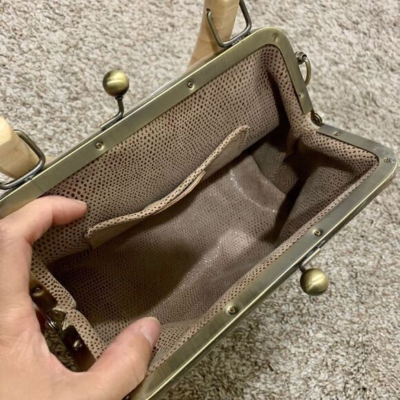 Handmade Genuine Leather Floral Embossed Wooden Handle Kisslock Bag/Crossbody - Picture 13 of 13